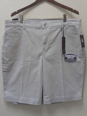 NWT Dove Grey Gloria Vanderbilt "Amanda" Bermuda Shorts. Size 18W